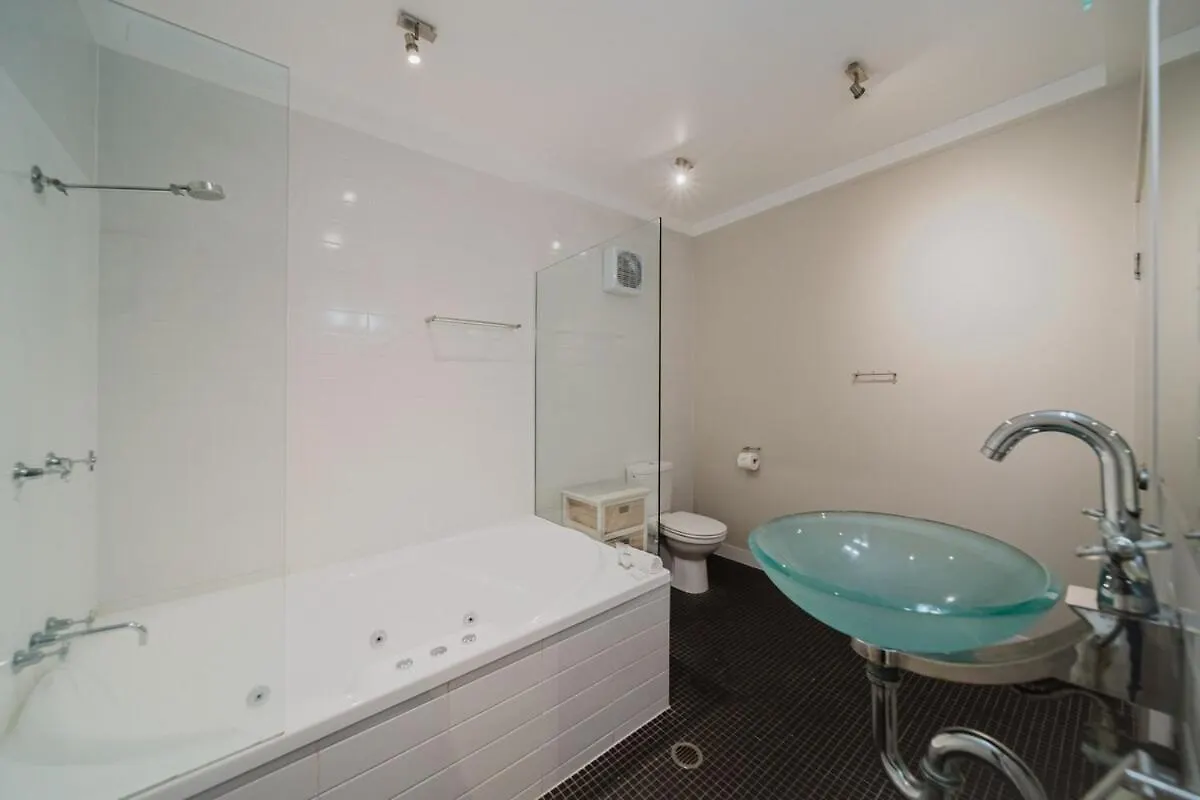 Flinders 2 Bed Unit Apartment Strand! Townsville