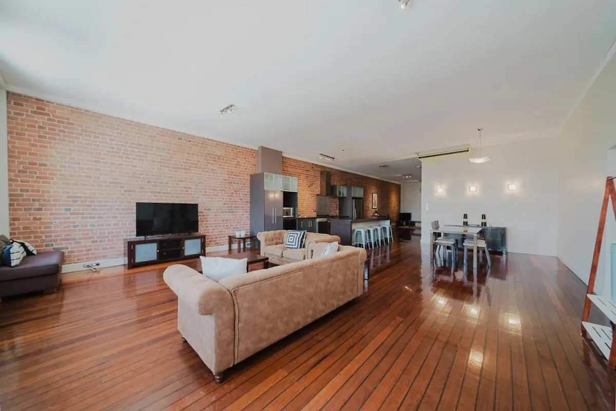 Flinders 2 Bed Unit Apartment Strand! Townsville