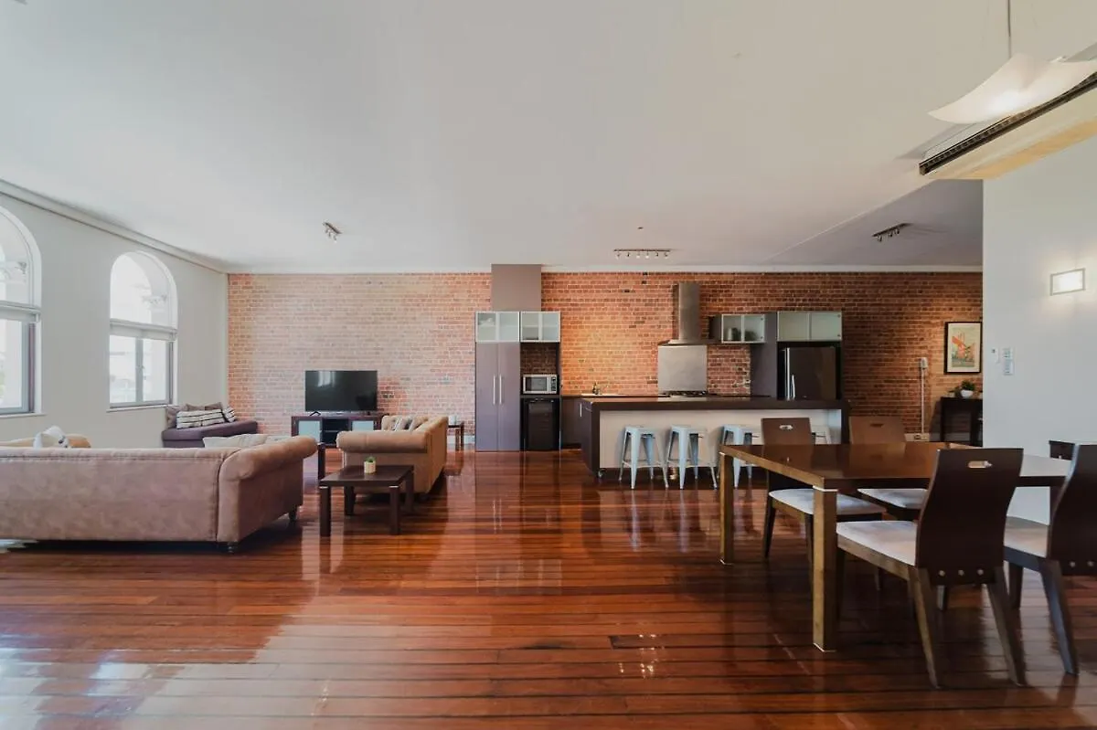 Flinders 2 Bed Unit Apartment Strand! Townsville