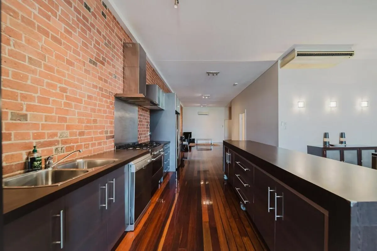 Flinders 2 Bed Unit Apartment Strand! Townsville