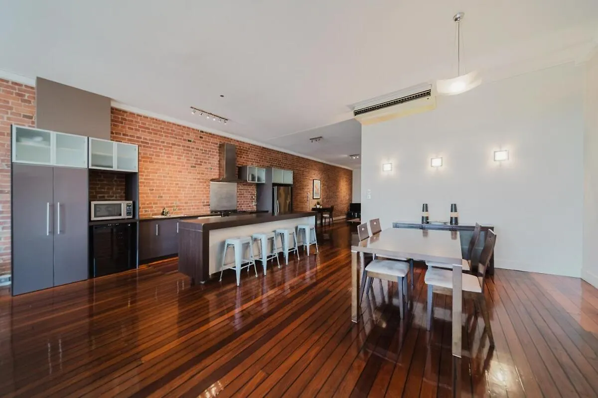 Flinders 2 Bed Unit Apartment Strand! Townsville