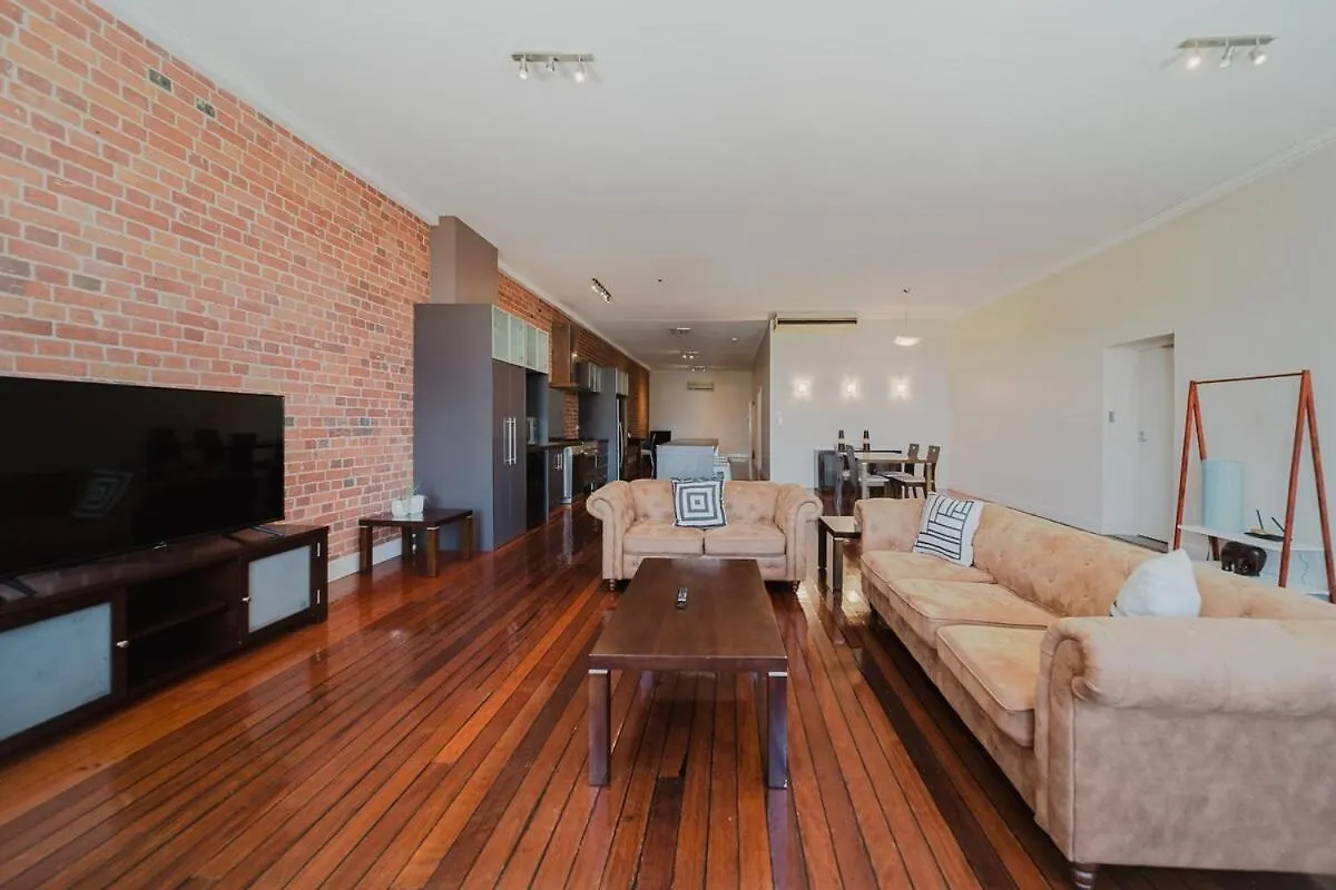 Flinders 2 Bed Unit Apartment Strand! Townsville Australia