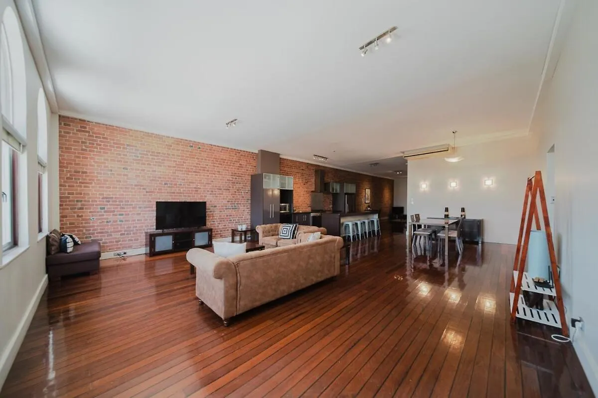 Flinders 2 Bed Unit Apartment Strand! Townsville