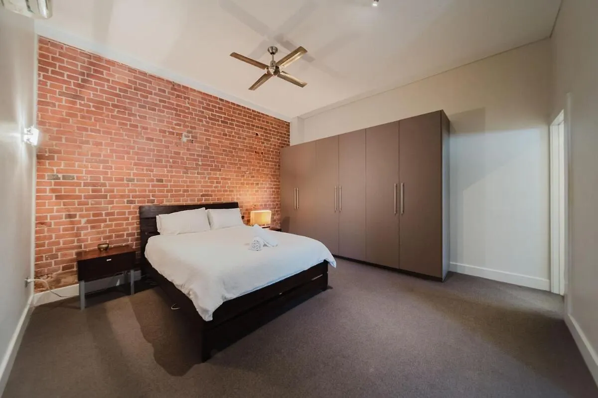 Flinders 2 Bed Unit Apartment Strand! Townsville
